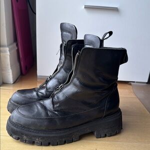 Black Chunky Zipper Boots